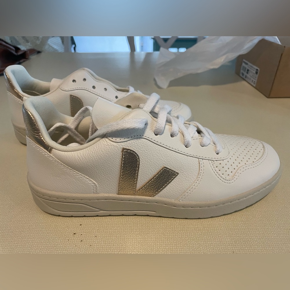Veja V-10 Chromefree Leather Sneakers shoes- White Platine gold NIB Size 39/US 9